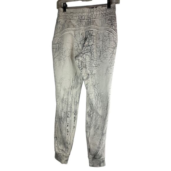 Lululemon Warm Down Jogger 7/8 Length Thread Dye White Black Pants Size 4 - Picture 6 of 11